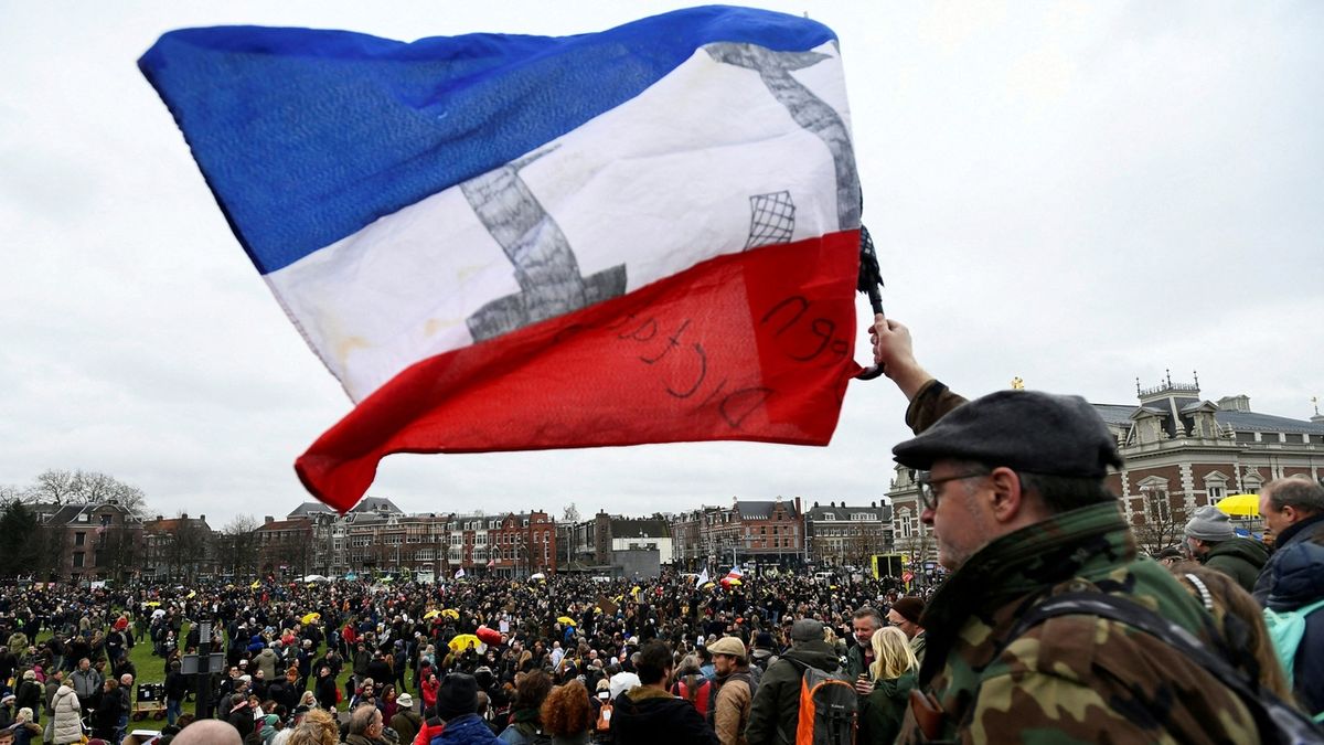 Nizozemsko pod tlakem protestů ruší tvrdé restrikce